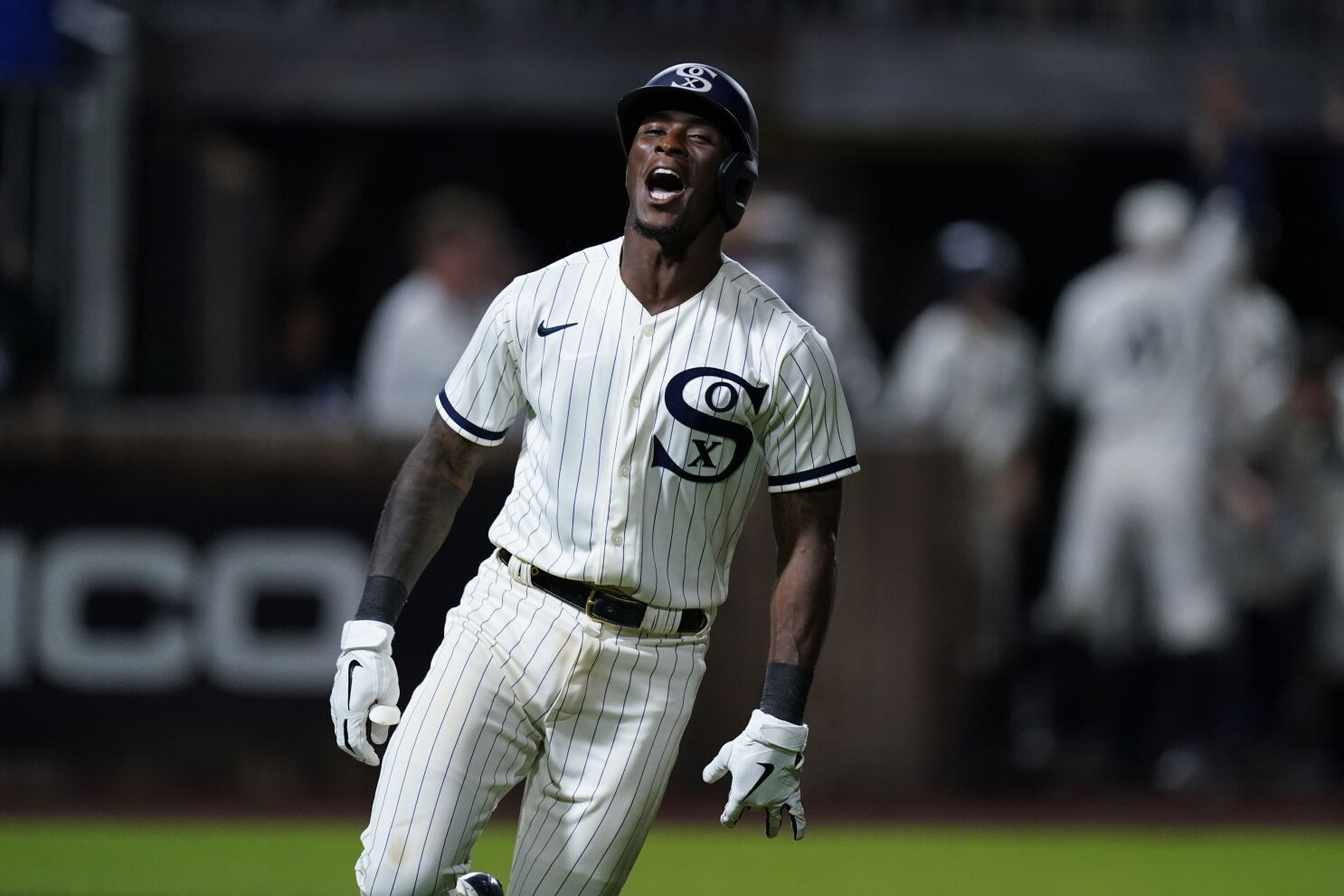 Field of Dreams' game: White Sox walk it off over Yankees in cinematic fashion - Los Angeles Times Field of Dreams' game: White Sox walk it off over Yankees in cinematic fashion - Los Angeles Times