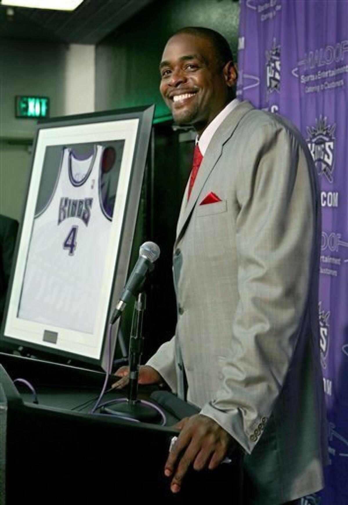 The Kings' retired Chris Webber jersey is so dirty 