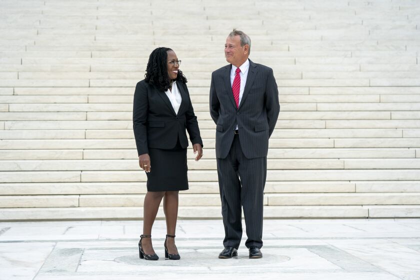 Ketanji Brown, investida como primera jueza afroamericana del Supremo de EEUU