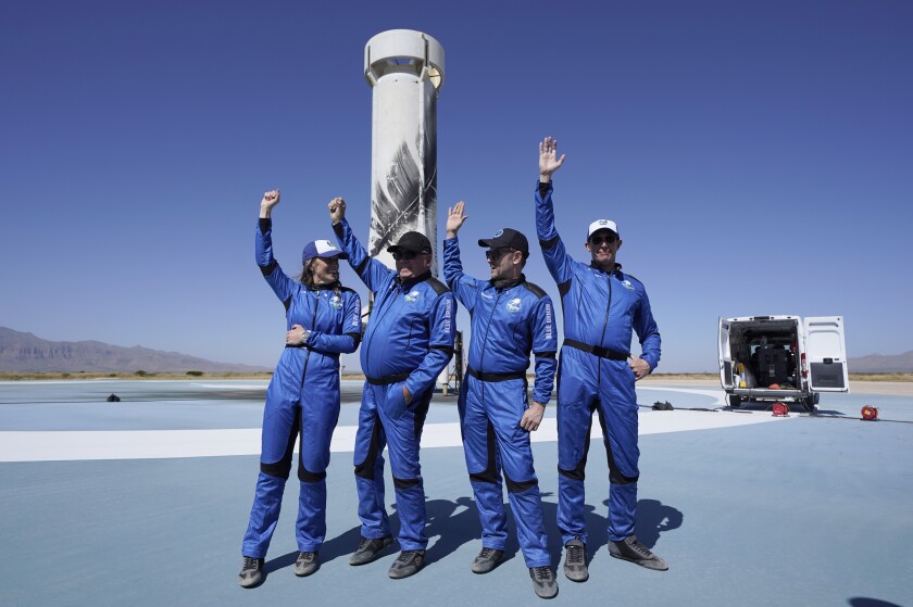   Les derniers passagers de l'espace sur la fusée New Shepard de Blue Origin.