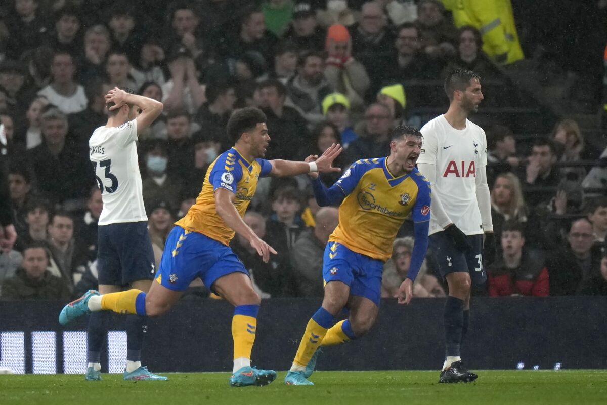 Southampton's Che Adams, left, celebrates after scores the third goal against Tottenham during the English Premier League soccer match between Tottenham Hotspur and Southampton at the Tottenham Hotspur Stadium in London, Wednesday, Feb. 9, 2022. (AP Photo/Alastair Grant)