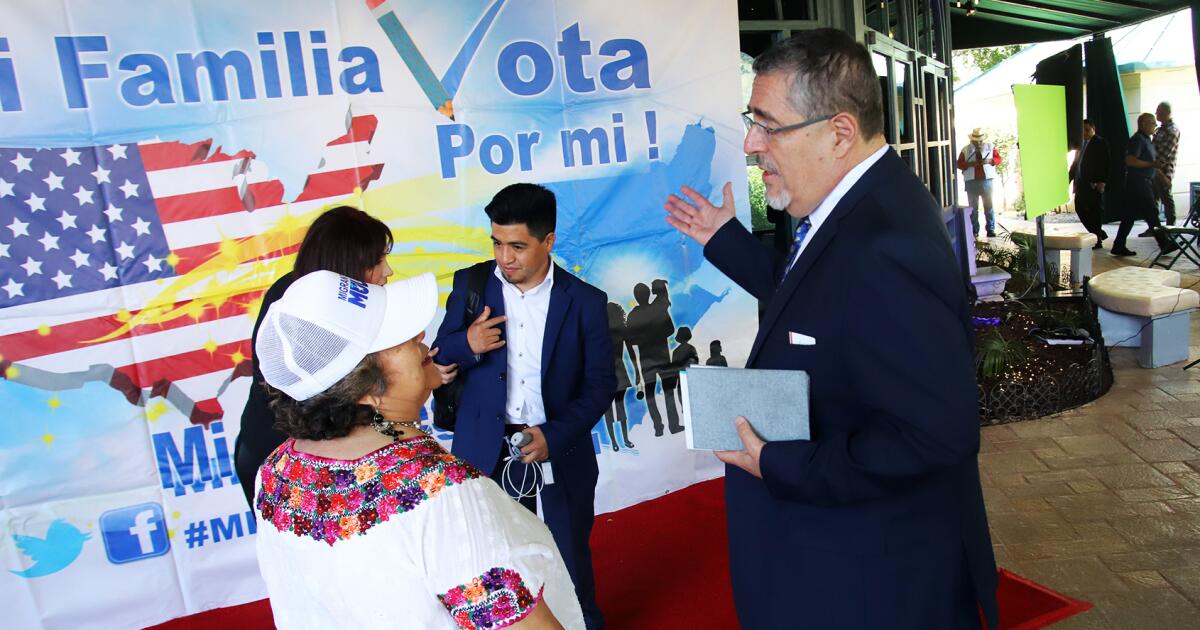 Los guatemaltecos estadounidenses esperan que el candidato presidencial Bernardo Arévalo pueda ser la luz al final del túnel