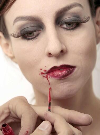Halloween makeup: Deadly Dame Vampire