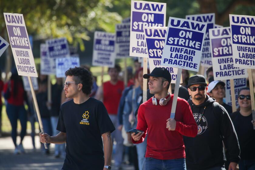 Irvine, CA - November 15: Unionized academic workers, student researchers and post-doctoral scholars demanding better pay and benefits rally at University of California Irvine on Tuesday, Nov. 15, 2022 in Irvine, CA. (Irfan Khan / Los Angeles Times)
