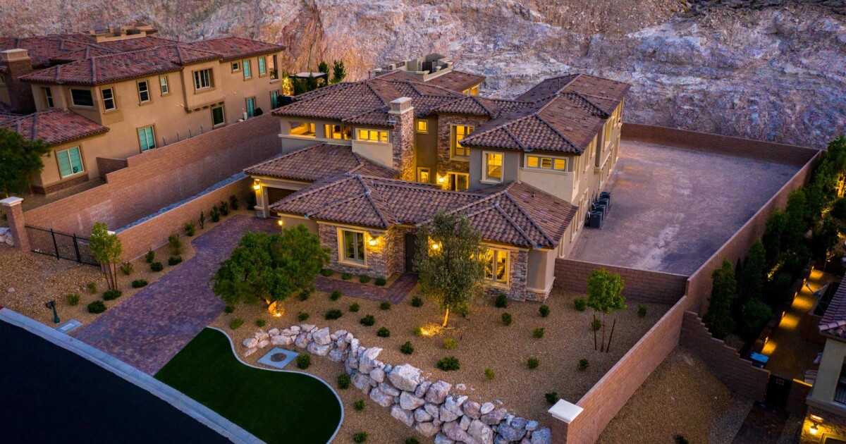 A poker player’s mansion overlooking Las Vegas asks $3.5 million