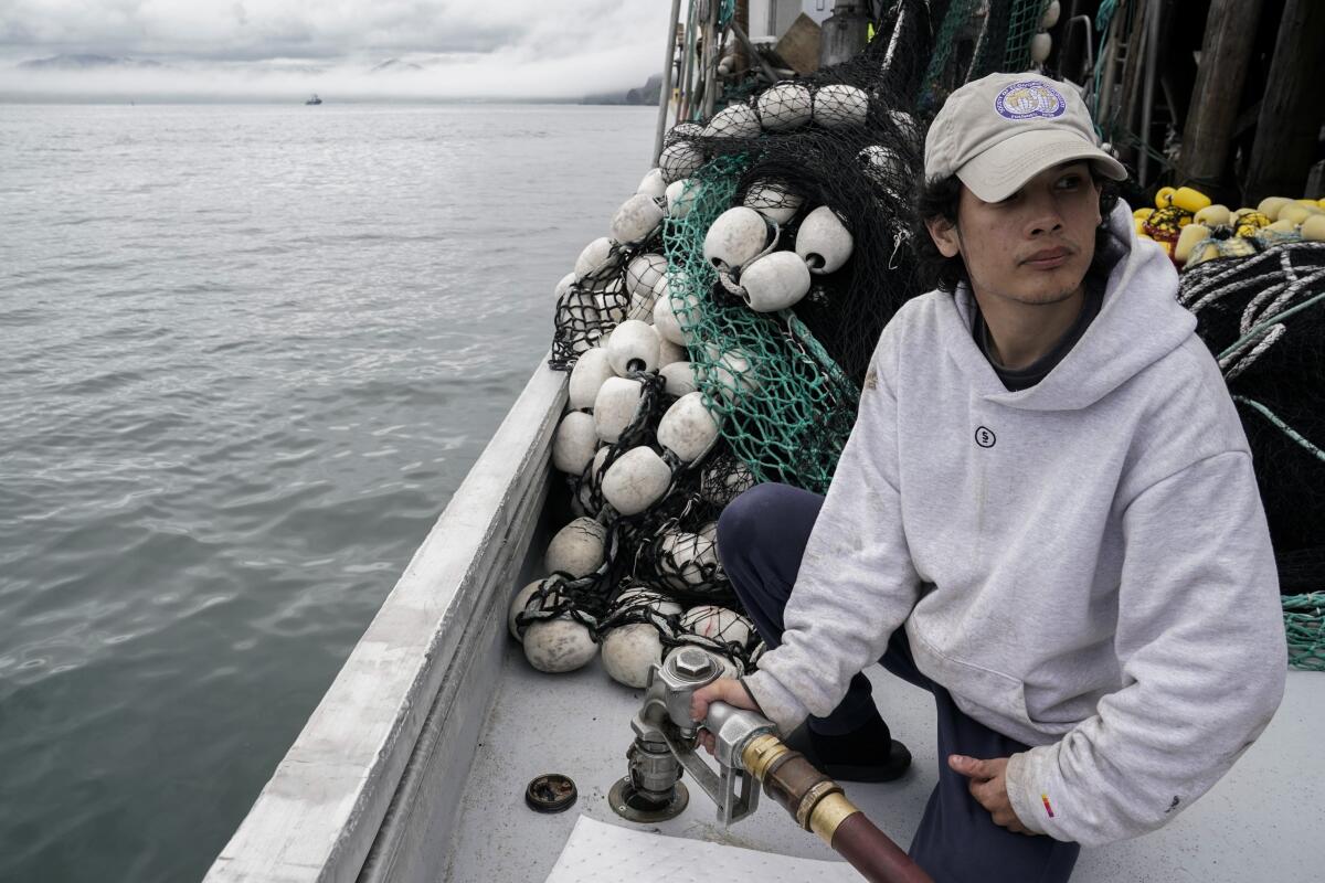 As climate change and high costs plague Alaska's fisheries, fewer young  people take up the trade - The San Diego Union-Tribune