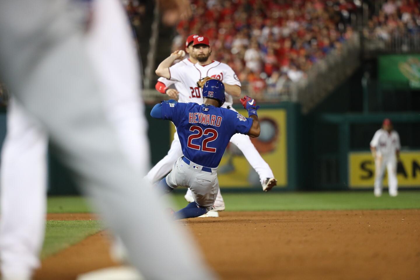 ct-nlds-game1-cubs-at-nationals-photos-2017100-050