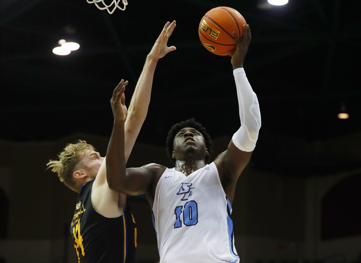 USD forward Marcellus Earlington (10) is averaging a team-leading 13.5 points per game this season.