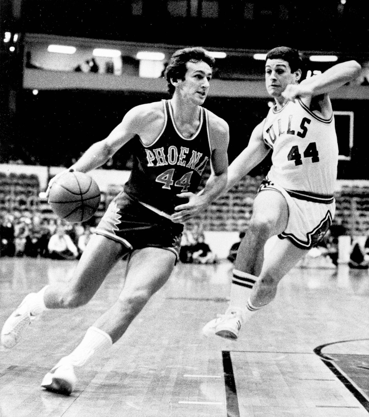 Phoenix Suns guard Paul Westphal, left, drives to the basket ahead of Chicago Bulls guard Tom Kropp during the 1976 season.