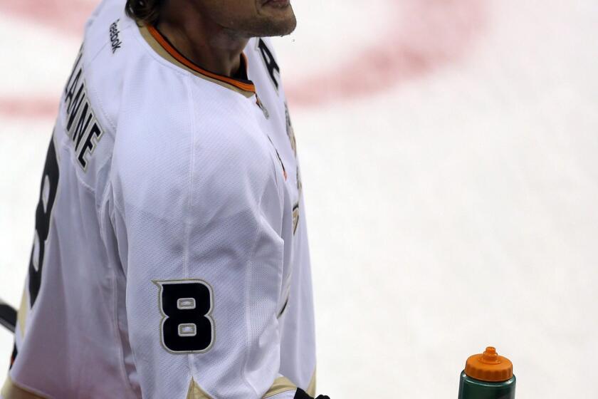 Ducks forward Teemu Selanne suffered a large cut to the mouth during the team's 3-2 win over the Philadelphia Flyers on Tuesday.