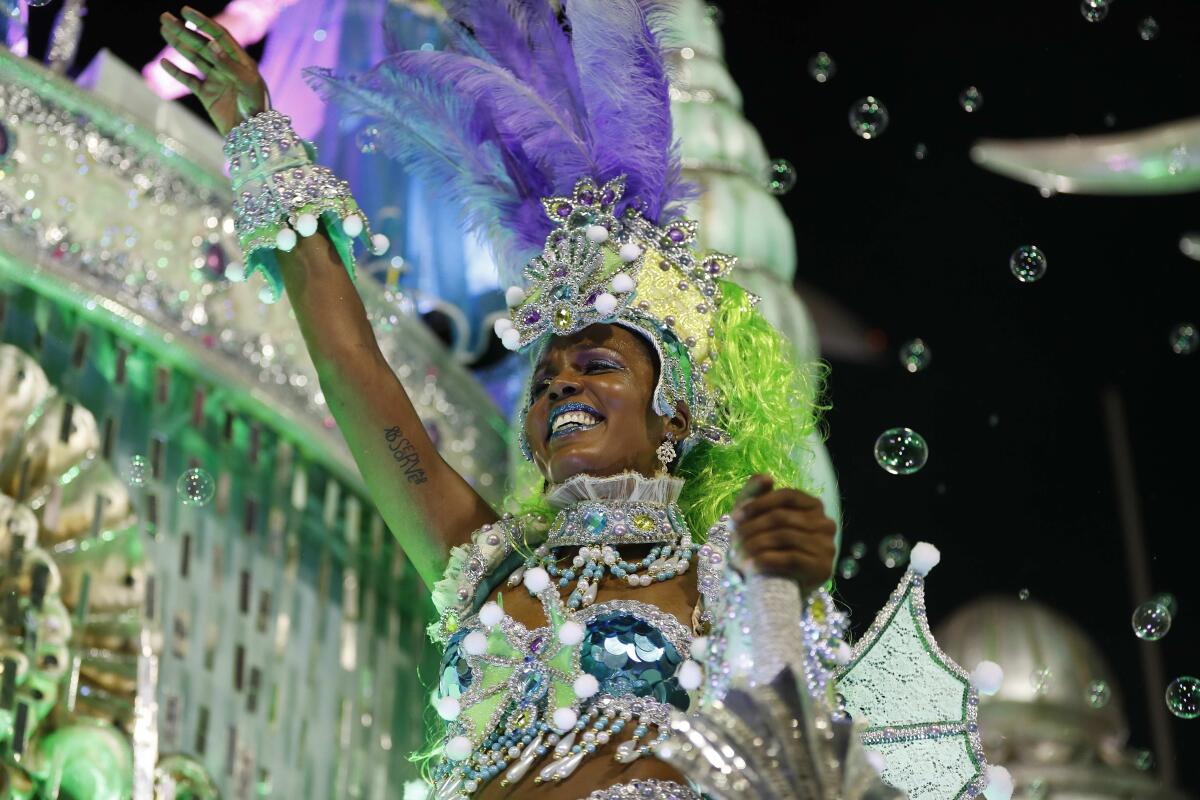 Aplazan para abril los desfiles del carnaval en Río de Janeiro y Sao Paulo