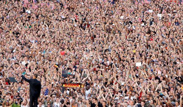A huge crowed showed up to hear Sen. Barack Obama's speech on U.S. and European relations at the Victory Column in Berlin.