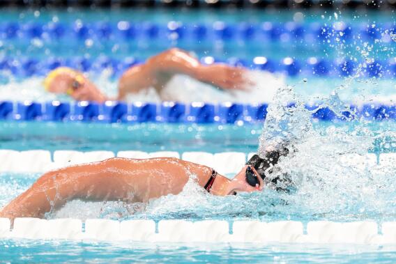 Katie Ledecky shatters Olympic record, wins gold by huge margin - Los