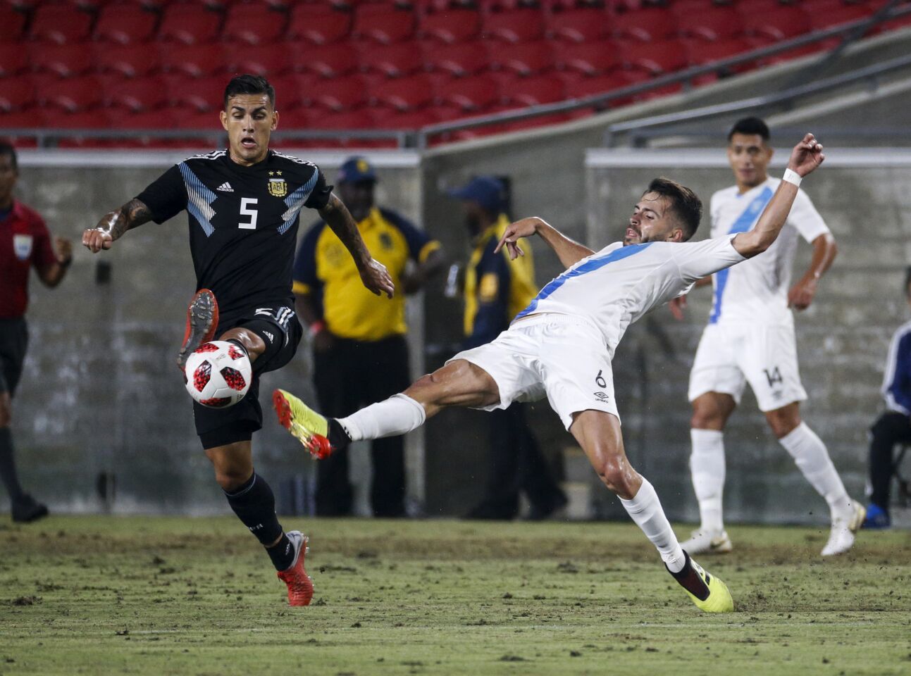 Argentina midfielder Leandro Paredes, left, and Guatemala midfielder Rodrigo Saravia Samayoa compete for the ball during the first half of an international friendly soccer match in Los Angeles, Friday, Sept. 7, 2018. (AP Photo/Ringo H.W. Chiu)