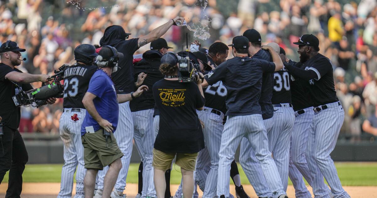 Elvis Andrus hits game-ending single as the Chicago White Sox beat the  Boston Red Sox 5-4 - The San Diego Union-Tribune