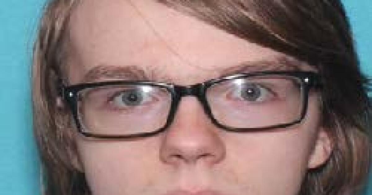 Os federais dizem que o homem que atraiu uma menina de 13 anos para se machucar online a atraiu para um motel para fazer sexo