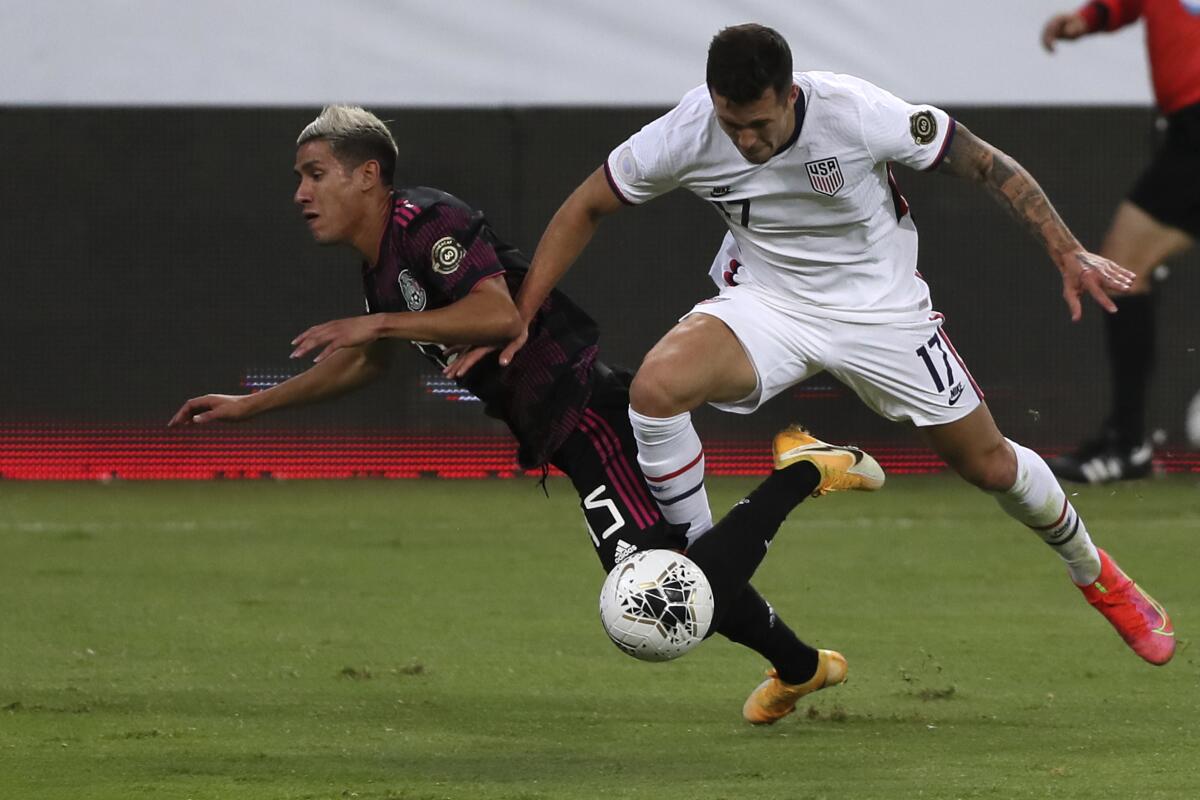 Mexico's Uriel Antuna and United States' Aaron Herrera fight for the ball.