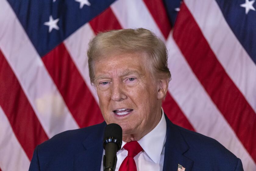 El candidato presidencial republicano y expresidente Donald Trump habla en una conferencia de prensa en la Torre Trump, el viernes 6 de septiembre de 2024. (AP Foto/Stefan Jeremiah)