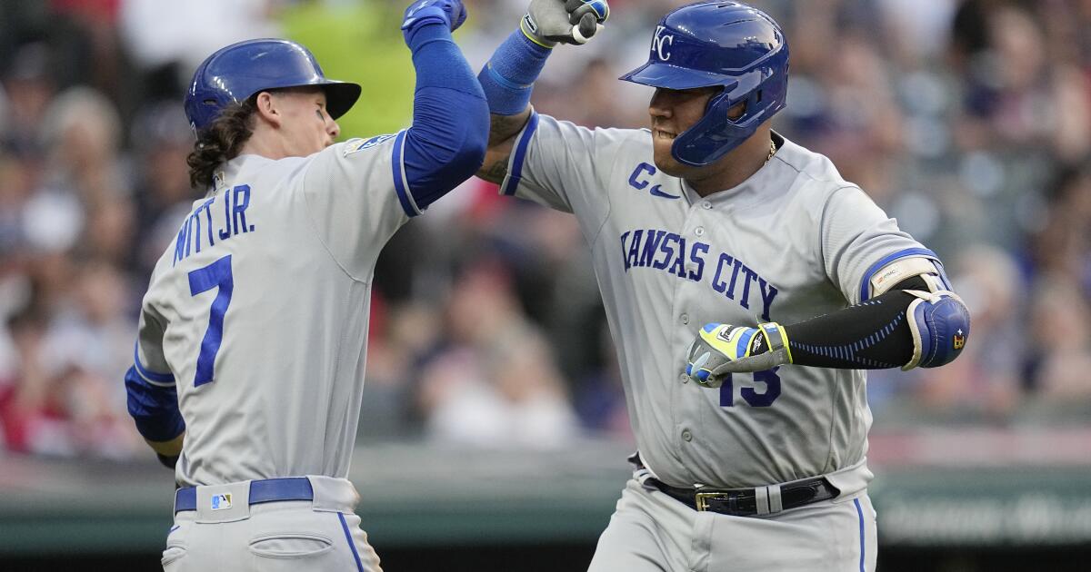 Salvador Perez, Royals chase another win over Giants