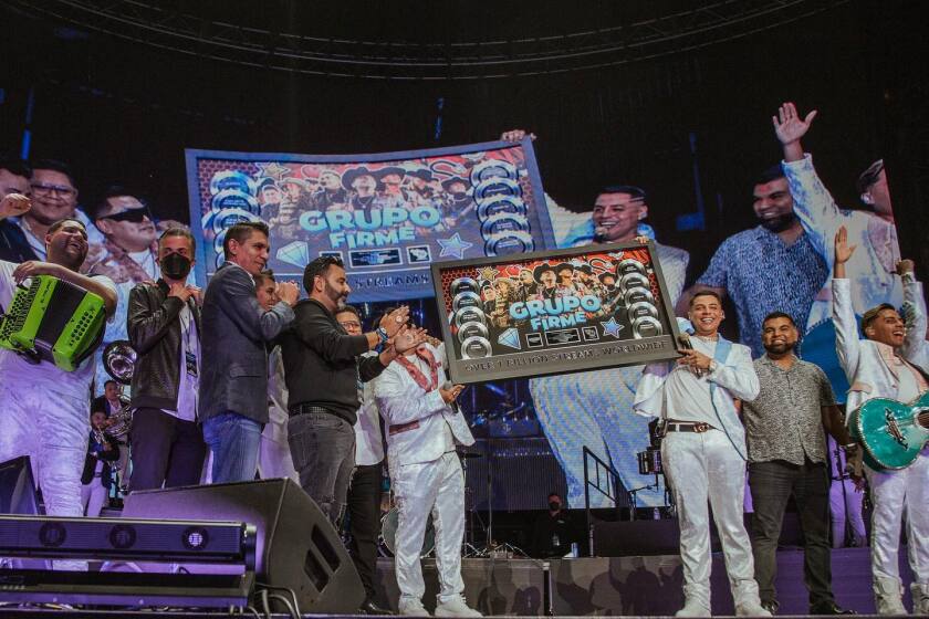 Grupo Firme received at the Staples Center a certification for having reached over 1 billion streams.