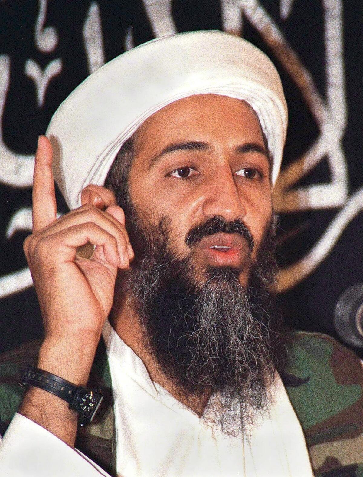 El líder de la organización terrorista Al Qaeda, Osama bin Laden. Fotografía tomada en 1998.