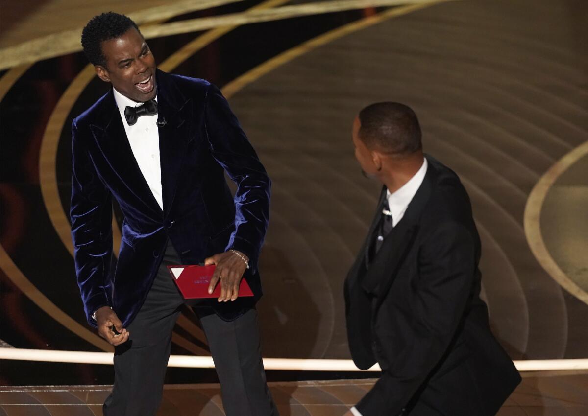 Chris Rock y Will Smith en el escenario de los Premios de la Academia.