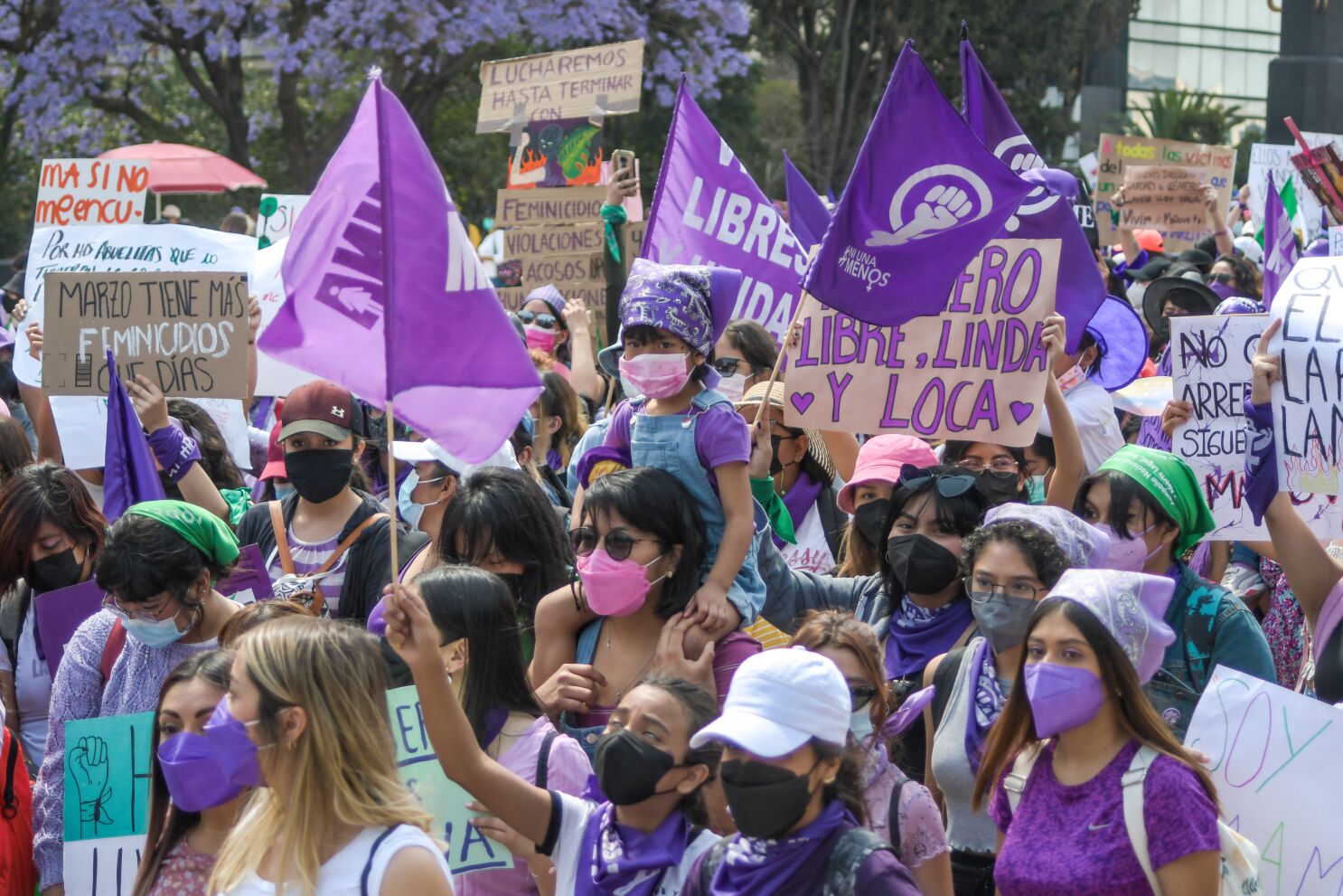 Thousands of feminists march in Mexico City: 'I am scared to simply be a woman in Mexico' - Los Angeles Times