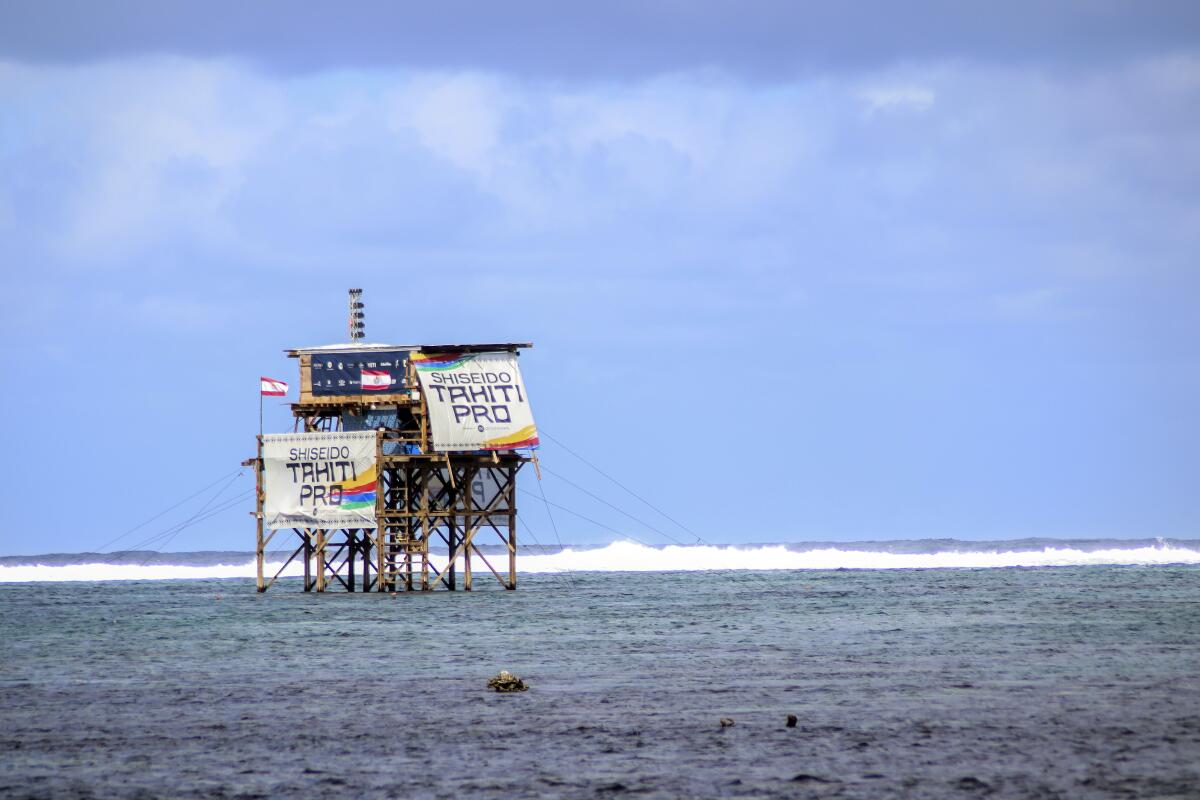 Nueva torre para surf en Tahití provoca más reacciones contra organizadores  de los Juegos de París - San Diego Union-Tribune en Español