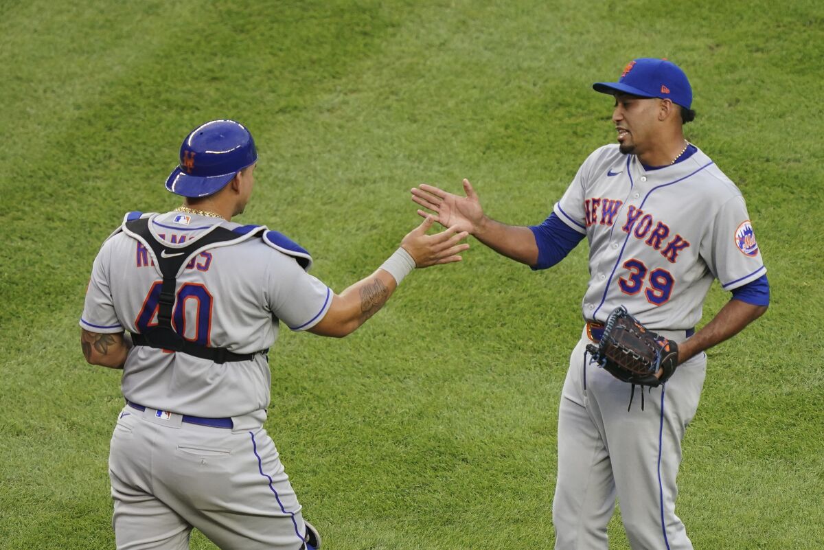 Mets Defeat Yankees 