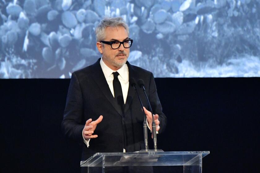 Alfonso Cuarón habla en el escenario durante el evento LACMA Art + Film Gala.