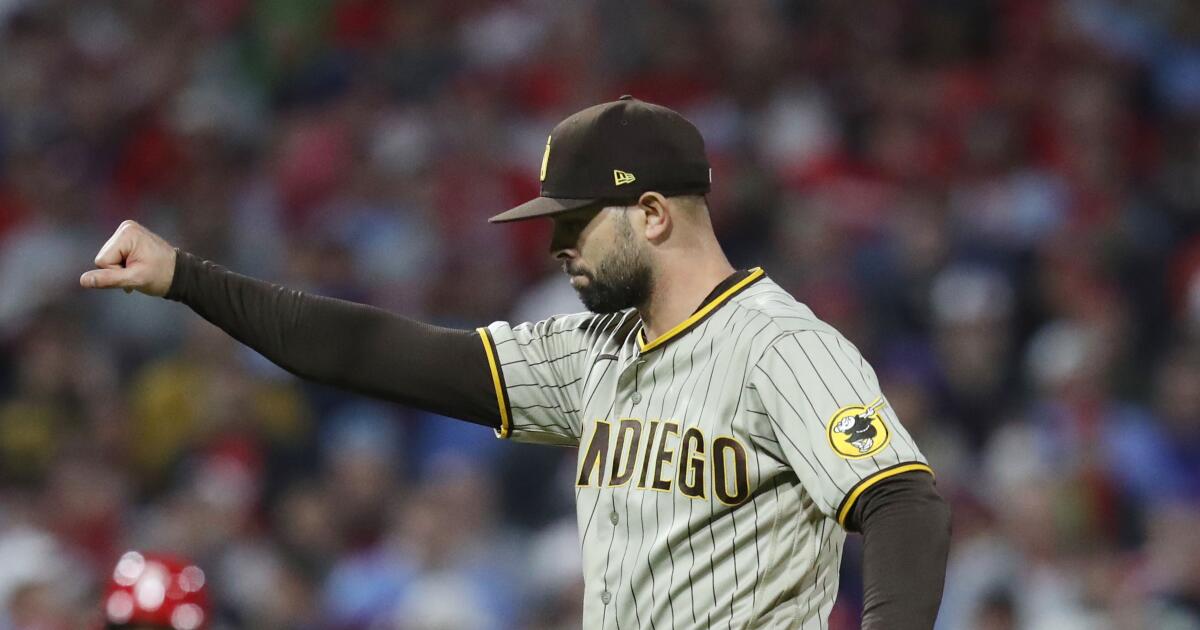 What's holding up Nick Martinez's potential deal with the Padres