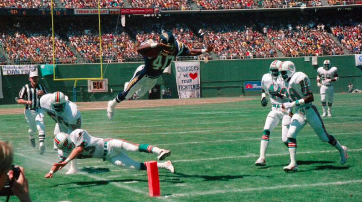 Chargers running back Gary Anderson leaps for a touchdown in 1986 season-opener against the Miami Dolphins.