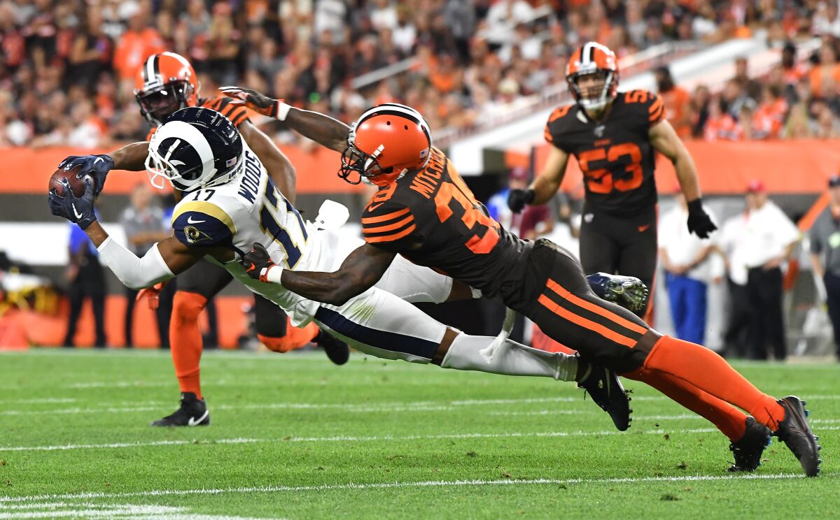Rams wide receiver Robert Woods makes a diving catch in front of Browns cornerback Terrance Mitchell.