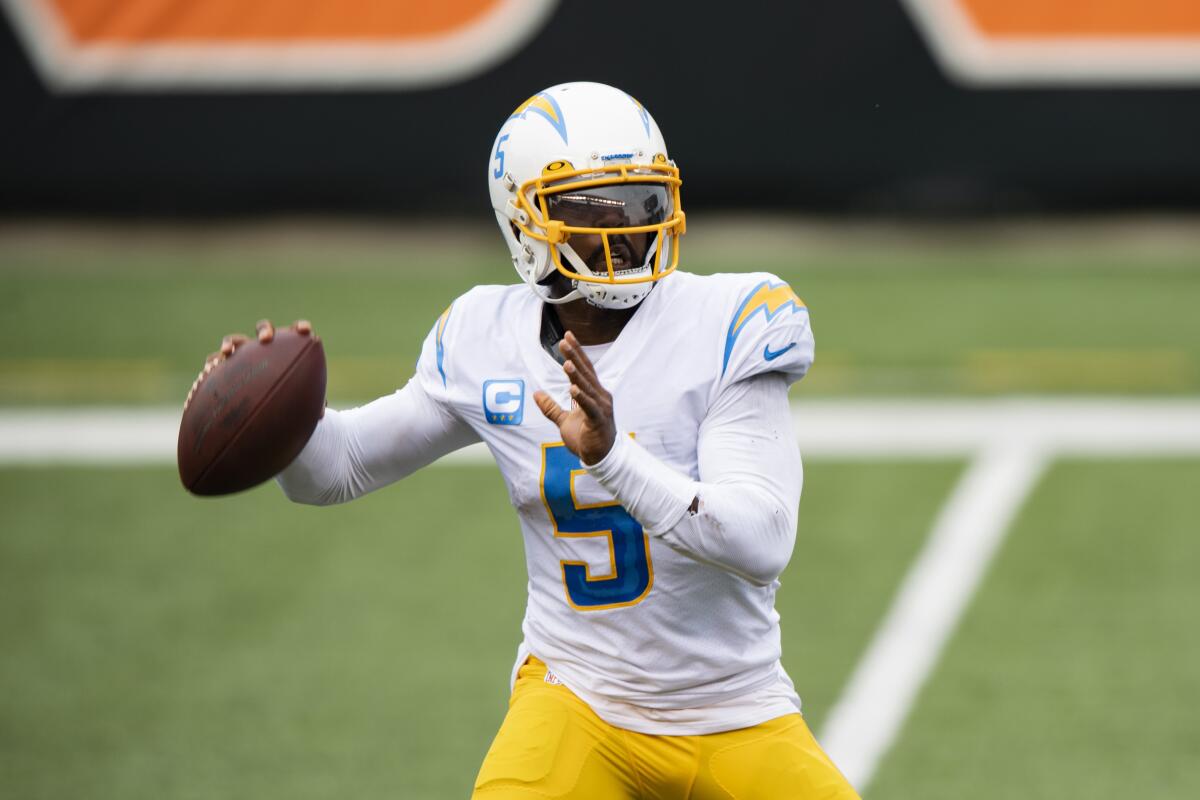 Chargers quarterback Tyrod Taylor makes a pass.