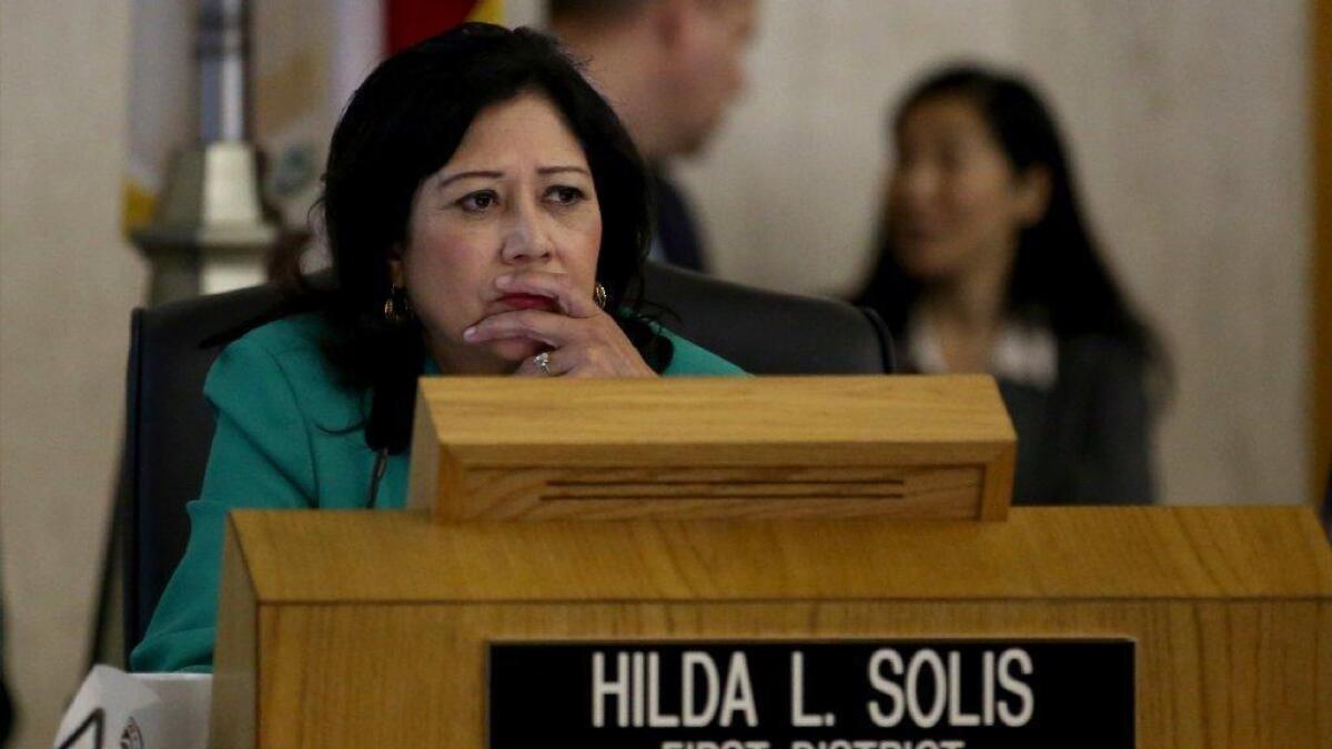 El mes pasado, la supervisora de condado de Los Ángeles, Hilda Solis, que estancó la votación para decidir si aumentar el salario mínimo del condado debido a la presión de las pequeñas empresas, ahora dice que está dispuesta a votar por un aumento gradual hacia los $15 la hora, dándole así el voto mayoritario que necesita la propuesta para pasar el martes.