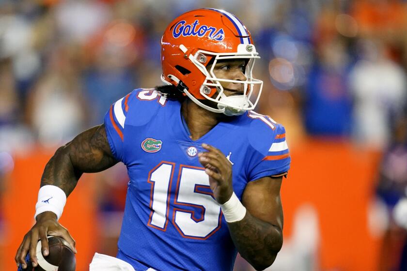 Florida quarterback Anthony Richardson looks for a receiver during the first half.