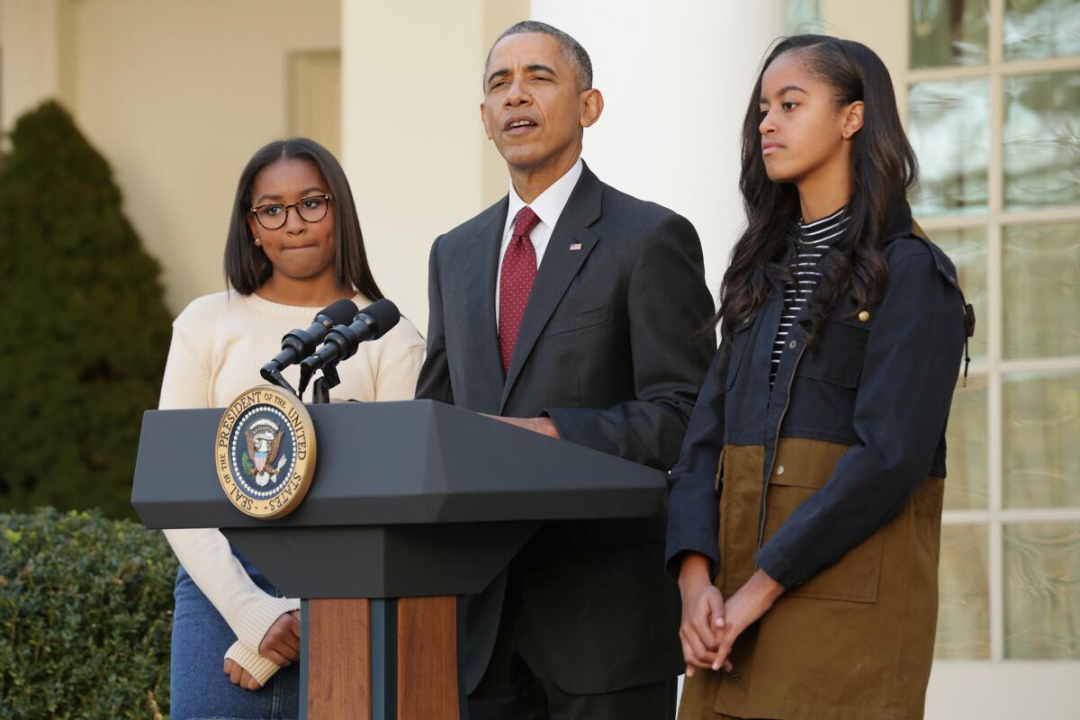 El presidente de EEUU, Barack Obama, con sus hijas, Sasha (i) y Malia.