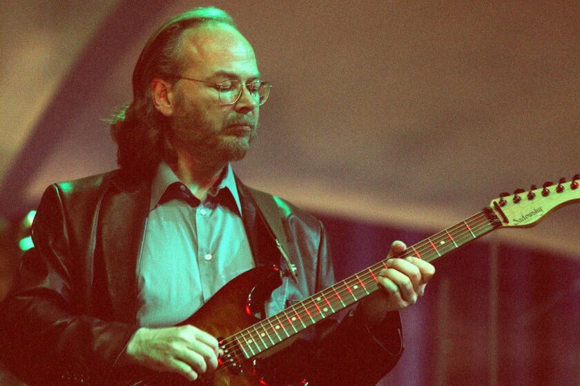 Perry C. Riddle   010074.CA.0613.steely15.2.pr Walter Becker plays guitar during Steely Dan concert at Universal Amphitheatre Tuesday night. Photo by Perry C. Riddle/LAT, June 13, 2000....... Review of the revered rock group. The principals are singerkeyboardist donald fagen and nonsinigng guitarist (mainly) walter becker. if they can be caught in the same frame, thats idea. otherwise, separate but equal shots of the 2 of them. the other musicans are secondary. pass arranged by new york publicist luke berland, set up here by amphitheatre s eric kohlerthe usual proceduredrive to backstage, pick up pass at artists entrance. if any problems eric can be reached by anyone. band tour manager is richard fernandez. first 3 songs, no flash. no opening act, show scheduled for 8:15, so dont be late.