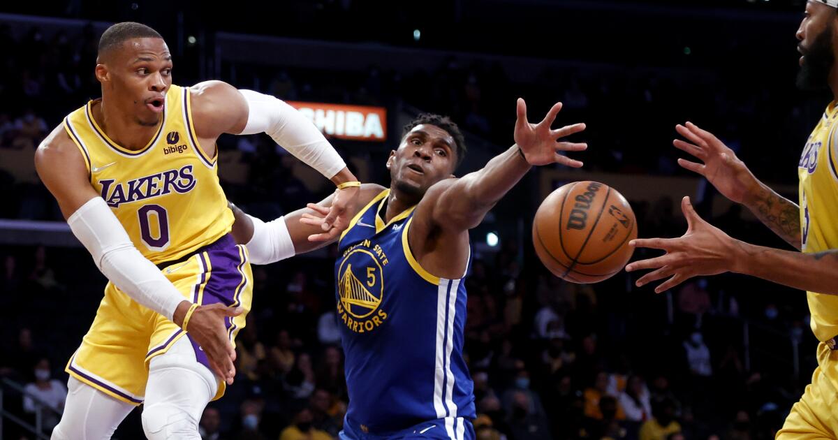Lakers coach Frank Vogel has green light to bench star Russell