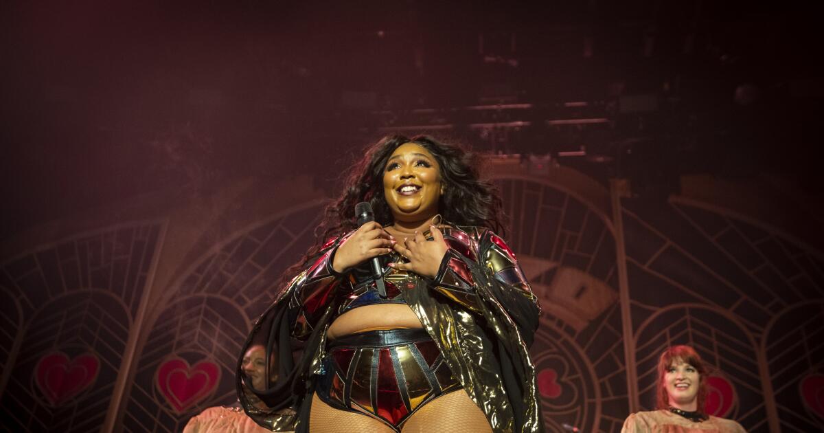 Rapper/singer Lizzo reveals her favorite Brazilian song is by Os