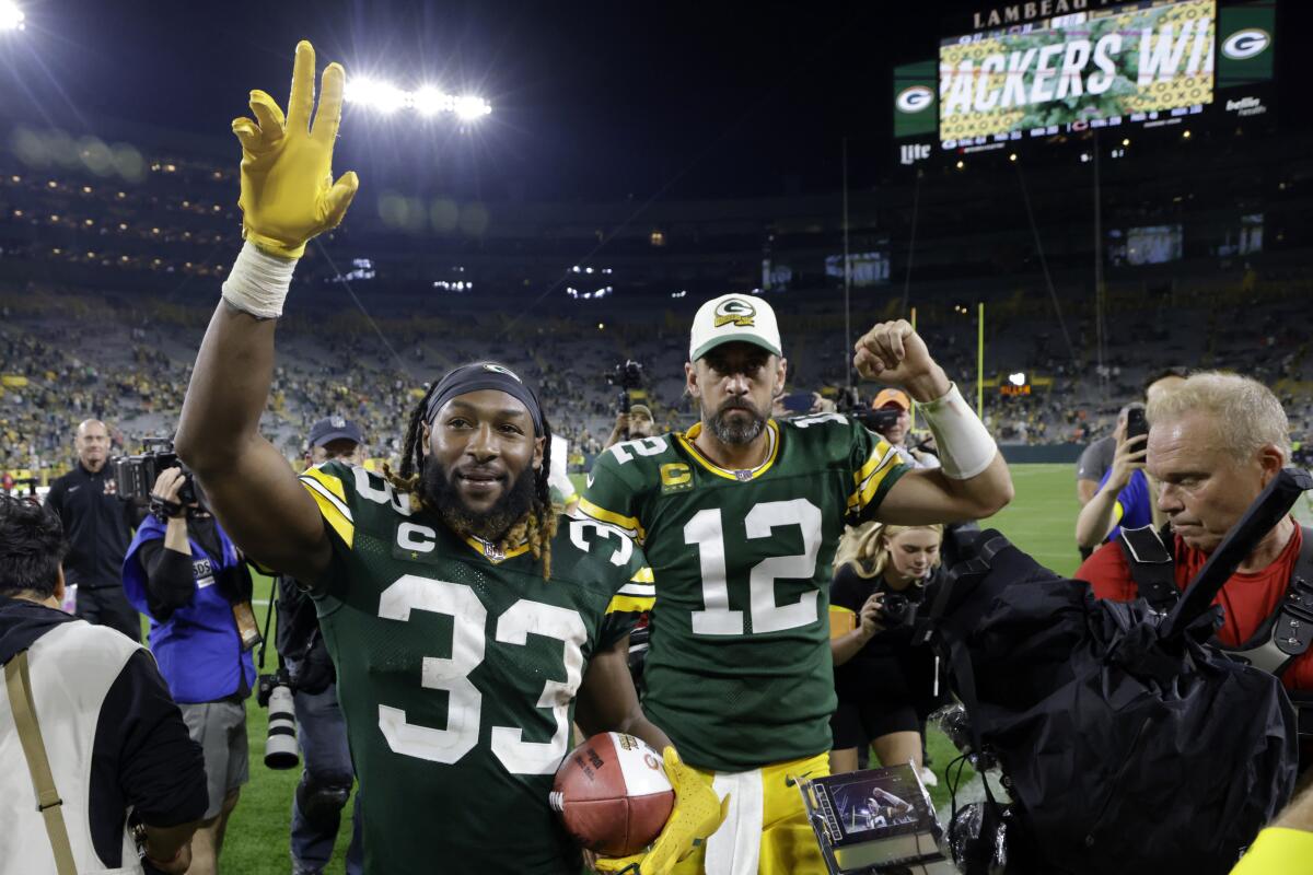 Rodgers, Packers lean on Jones, take care of Bears 27-10 - The San Diego  Union-Tribune