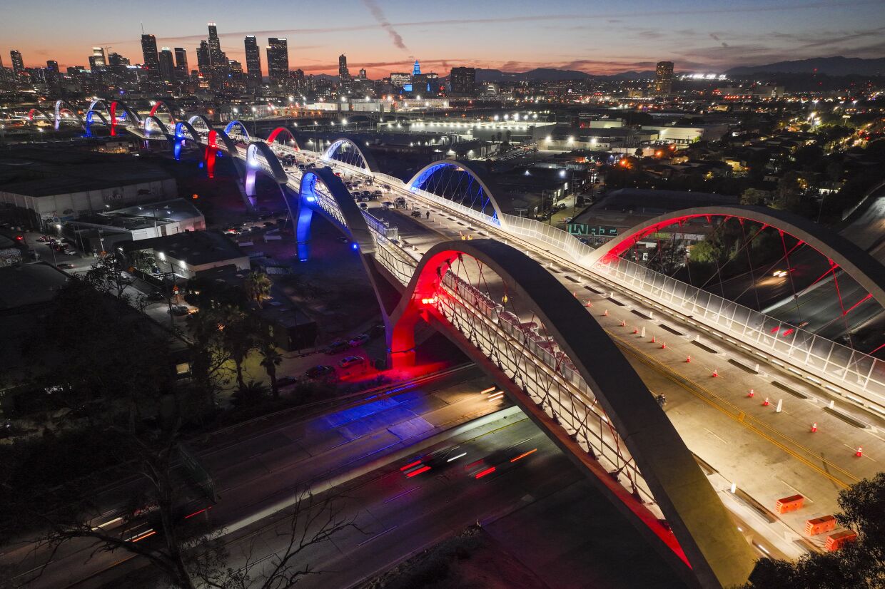 Photos: L.A.'s new 6th Street bridge opens - Los Angeles Times