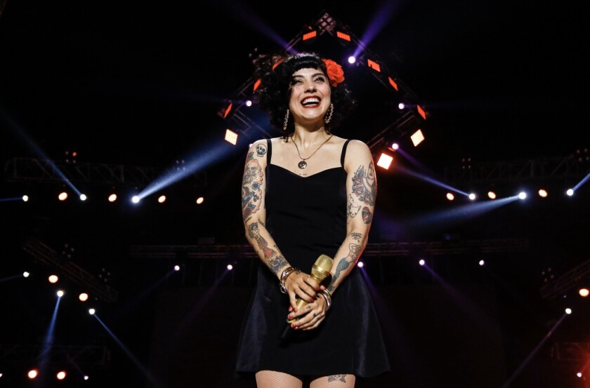 Mon Laferte Confirma Su Embarazo Los Angeles Times Mon Laferte Confirma Su Embarazo Los Angeles Times