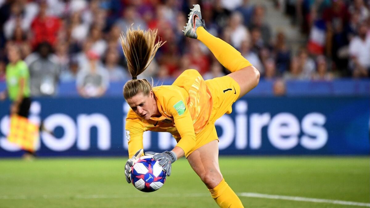 Women S World Cup U S Goalie Alyssa Naeher Isn T Trying To Be Hope Solo Los Angeles Times