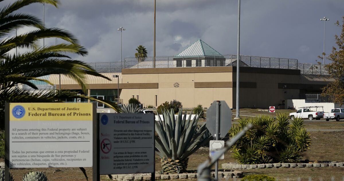 Eski gardiyan California kadın hapishanesinde cinsel tacizle suçlandı