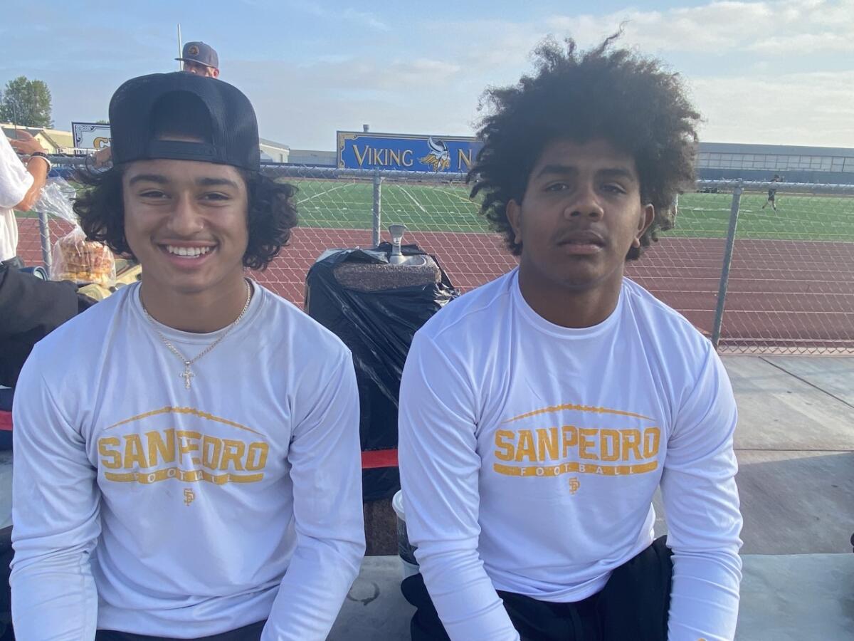 San Pedro receivers Robert Sarmiento (left) and Chris Nixon.