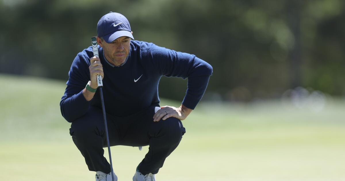 Rory McIlroy a remporté la victoire dans des conditions difficiles pour partager la tête du Masters