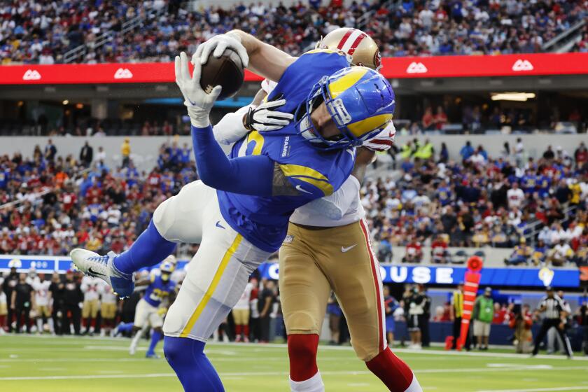 INGLEWOOD, CA - JANUARY 9, 2022: Los Angeles Rams tight end Tyler Higbee (89) hauls in a pass.