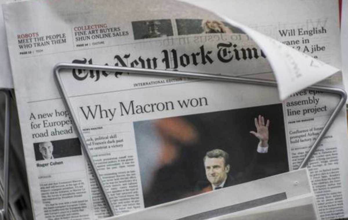 Portada de "The New York Times" en la que se puede ver una imagen del presidente electo francés, Emmanuel Macron, en un quiosco en Múnich (Alemania), EL 9 de mayo de 2017. EFE/Christian Bruna/Archivo