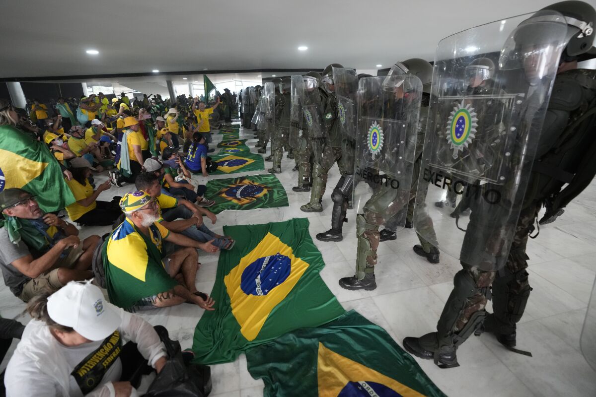 Pro-Bolsonaro protesters storm Brazil's Congress - Los Angeles Times